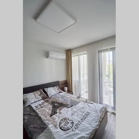 Апартамент Cozy Apartments In The Elite Complex Evergreen