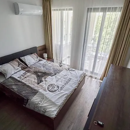 Cozy Apartments In The Elite Complex Evergreen דירה